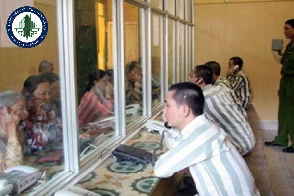 Các loại quà mà thân nhân người bị tạm giữ, tạm giam được gửi được quy định như thế nào?