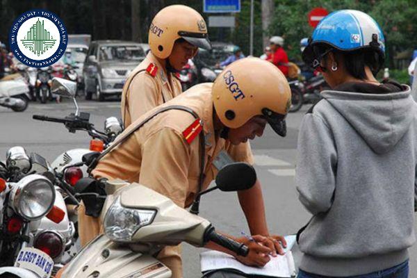 Công an xã tạm giữ xe máy không lập biên bản có đúng không?