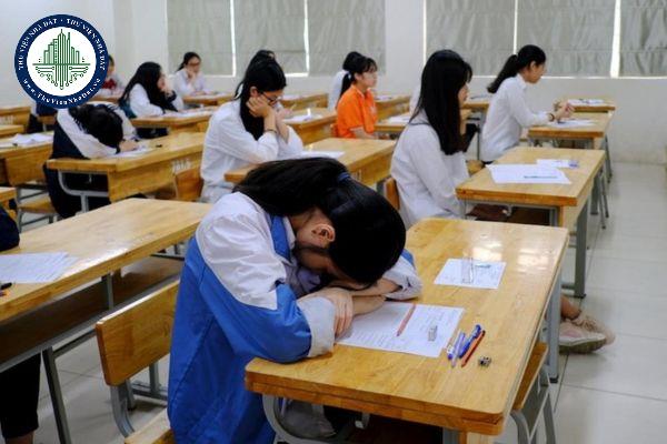 Điểm trung bình 4,9 có được học tiếp lên năm học sau không?