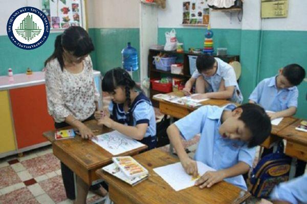 Điều kiện được miễn giảm học phí đối với trẻ em bị khuyết tật được quy định như thế nào?