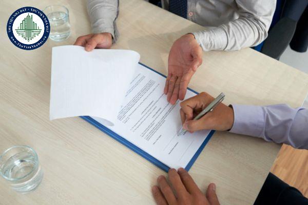 Được tạm hoãn hợp đồng lao động bao lâu?