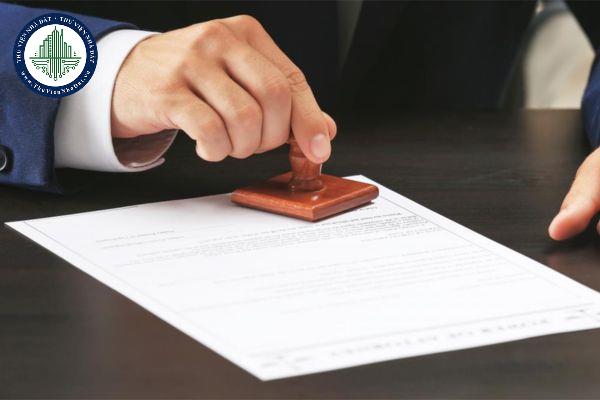 Giấy chứng minh sĩ quan có được sử dụng trong công chứng hợp đồng?