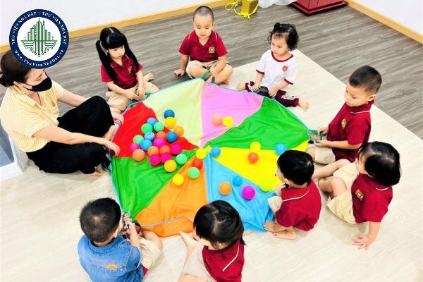 Khoảng cách từ nhà tới trường mẫu giáo là bao nhiêu?