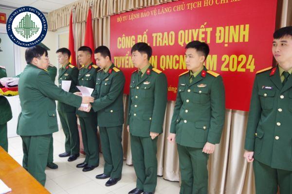 Mẹ kế của quân nhân chuyên nghiệp có được hưởng BHYT miễn phí không?