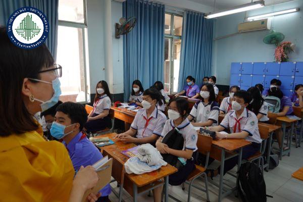 Nhóm ngành giáo dục trung học cơ sở bao gồm những hoạt động nào?