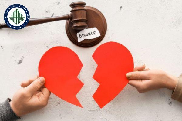 Sau ly hôn, không chuyển khẩu khỏi nhà chồng có được không?