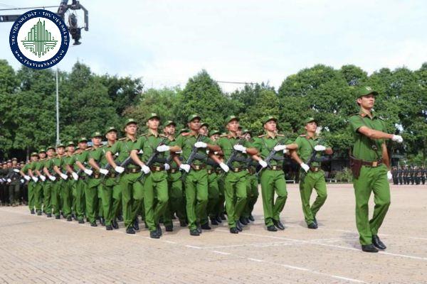 Vị trí của lãnh đạo, chỉ huy trong đội hình hàng dọc trong Điều lệnh đội ngũ Công an nhân dân được quy định như thế nào?