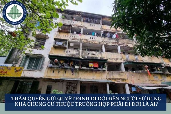 Thẩm quyền gửi quyết định di dời đến người sử dụng nhà chung cư thuộc trường hợp phải di dời là ai?