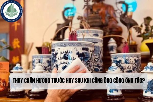 Thay chân hương trước hay sau khi cúng ông Công ông Táo?