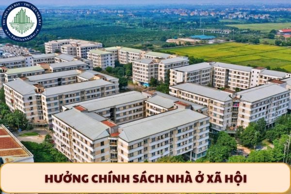 Cán bộ làm việc tại TP HCM cách chỗ làm trên 14km thì có được hưởng chính sách nhà ở xã hội không?