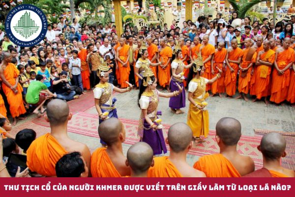 Thư tịch cổ của người Khmer được viết trên giấy làm từ loại lá nào? (hình từ internet)