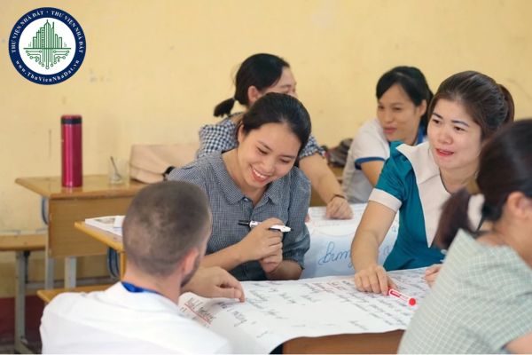 Bồi dưỡng thường xuyên cho giáo viên về nâng cao năng lực sử dụng ngoại ngữ hoặc tiếng dân tộc thế nào?