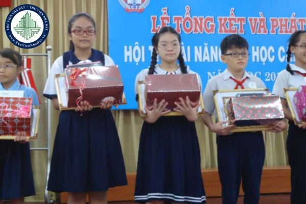 Có những hình thức khen thưởng học sinh tiểu học nào?