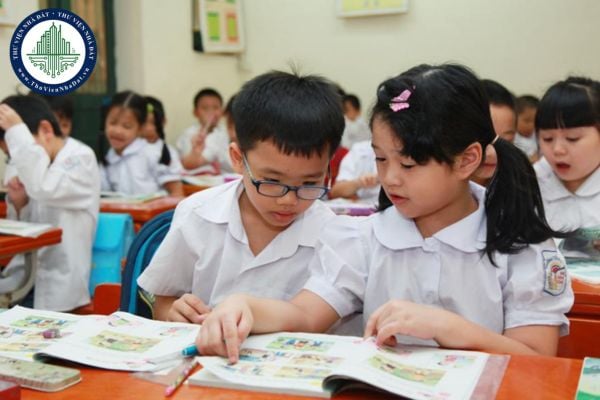Học sinh lớp 4 có sử dụng sách giáo khoa hoạt động trải nghiệm không?