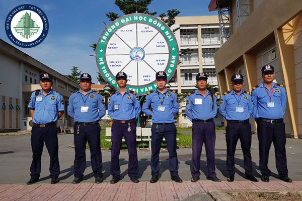 Nhân viên bảo vệ trong trường trung học cơ sở được quy định số lượng là bao nhiêu?