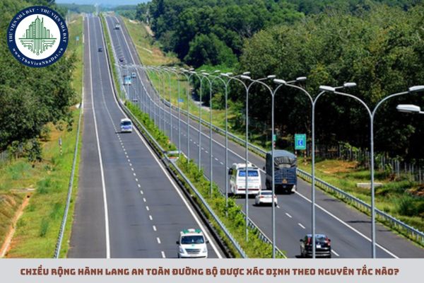 Chiều rộng hành lang an toàn đường bộ được xác định theo nguyên tắc nào?