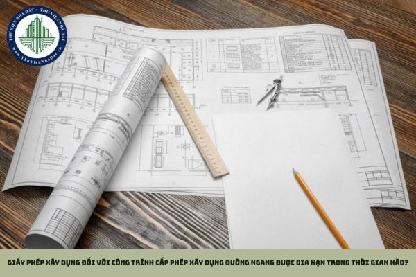 Giấy phép xây dựng đối với công trình cấp phép xây dựng đường ngang được gia hạn trong thời gian nào?