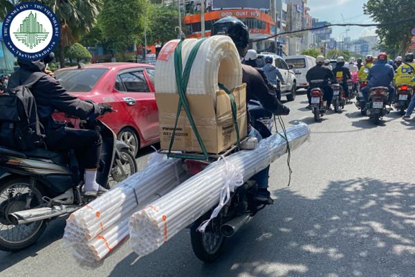 Lỗi chở hàng cồng kềnh xe máy 2025? Mức phạt chở hàng cồng kềnh 2025? Xe máy chở hàng cồng kềnh bị phạt bao nhiêu?
