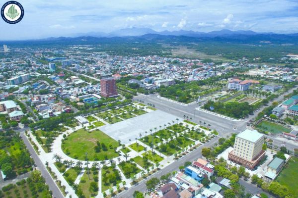 Tính đến đầu năm 2025 tỉnh Quảng Nam có bao nhiêu đơn vị hành chính (huyện/thành phố/thị xã)? Trong đó có bao nhiêu thành phố trực thuộc? Tác động của các đơn vị hành chính đến thị trường bất động sản Quảng Nam như thế nào?​