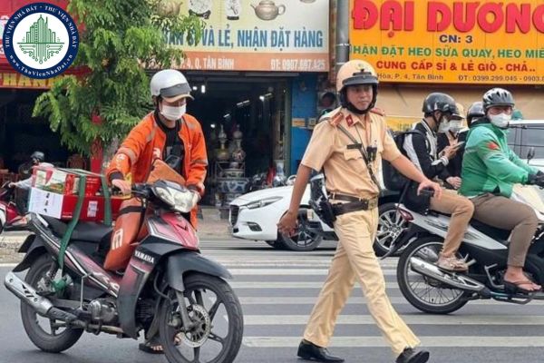 Lái xe lạng lách đánh võng bị phạt bao nhiêu từ 2025? Nguyên tắc bảo đảm trật tự an toàn giao thông đường bộ?
