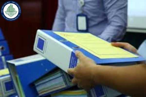 Quy trình, thủ tục lựa chọn nhà thầu gồm các bước nào? Hồ sơ mời thầu có được phát hành đồng thời với thông báo mời thầu?