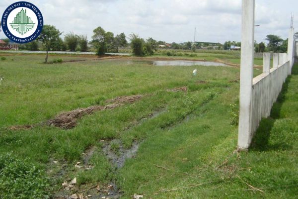 Mốc giới ngăn cách các bất động sản được quy định như thế nào? Các trường hợp được miễn giấy phép xây dựng?