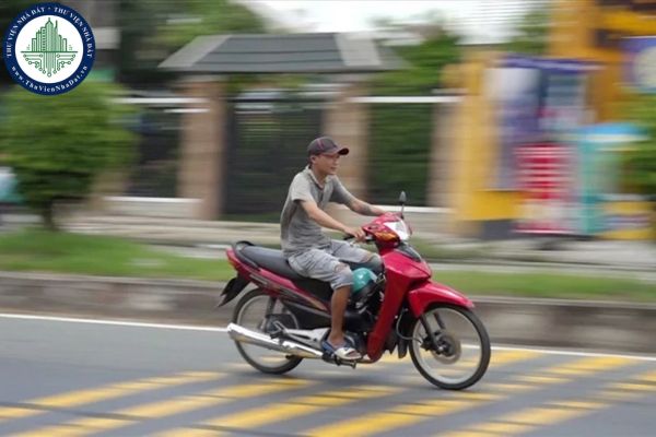 Lỗi nẹt pô rú ga xe máy liên tục từ năm 2025 bị phạt bao nhiêu tiền? Trừ mấy điểm giấy phép lái xe khi phạm lỗi nẹt pô rú ga? 