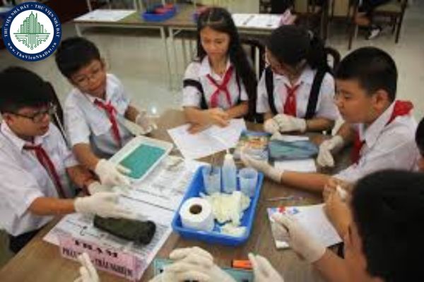 Học sinh đạt 03 mức độ trong Chương trình môn Sinh học đáp ứng những gì?