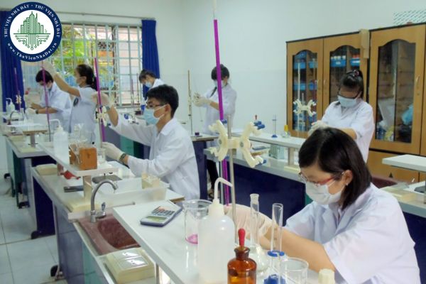 Tiêu chuẩn chức danh nghề nghiệp viên chức thiết bị thí nghiệm trường THPT công lập?