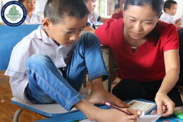 Giám đốc Trung tâm hỗ trợ phát triển giáo dục hòa nhập phải có bằng cấp gì?