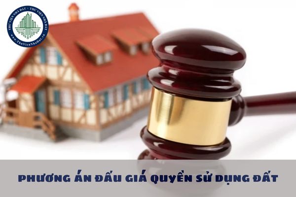 UBND cấp huyện có thẩm quyền phê duyệt phương án đấu giá quyền sử dụng đất trong trường hợp nào?