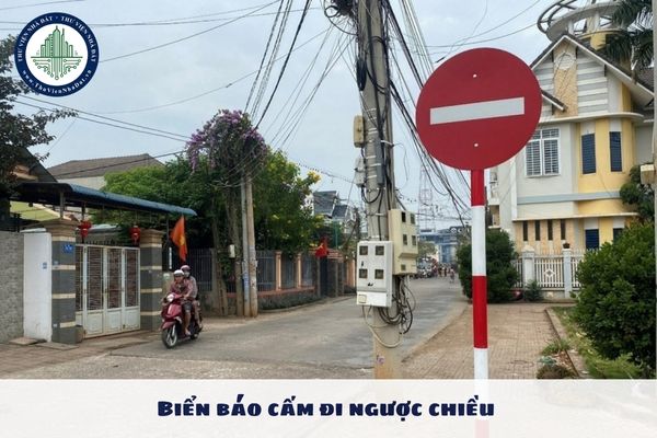 Biển báo cấm đi ngược chiều có hình gì? 