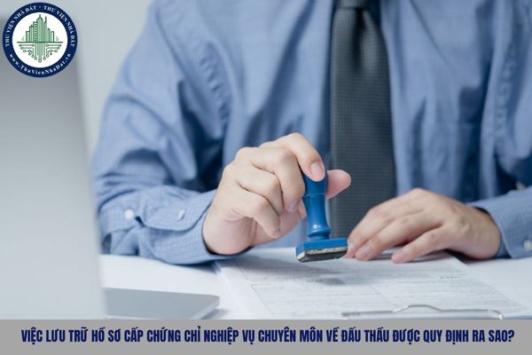 Việc lưu trữ hồ sơ cấp chứng chỉ nghiệp vụ chuyên môn về đấu thầu được quy định ra sao?