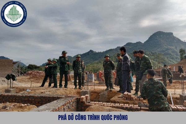 Công trình quốc phòng được phá dỡ trong trường hợp nào?
