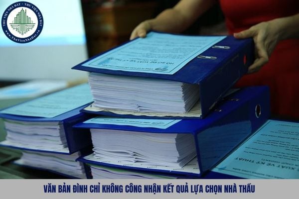 Văn bản đình chỉ không công nhận kết quả lựa chọn nhà thầu phải nêu rõ những nội dung gì?
