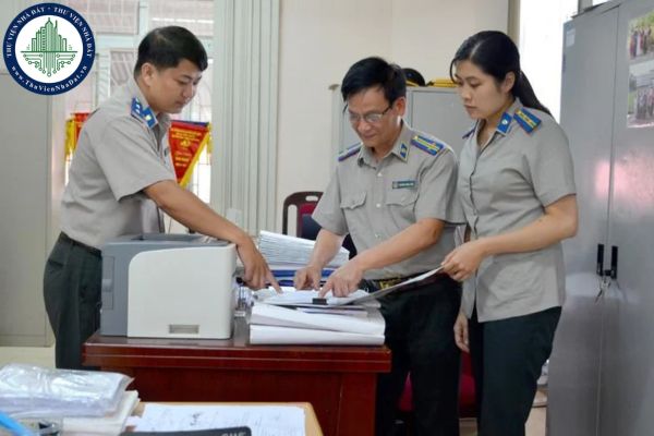 Chấp hành viên không được làm những việc nào? Nhiệm vụ, quyền hạn của Chấp hành viên được quy định như thế nào? 