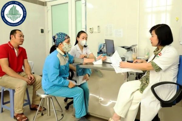 Điều kiện để người lao động được hưởng chế độ ốm đau là gì? Hưởng đồng thời chế độ tai nạn lao động và chế độ ốm đau được không?