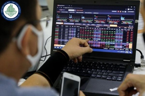Khi phát hiện giao dịch nghi vấn thì Sở giao dịch chứng khoán phải báo cáo cho Uỷ ban Chứng khoán Nhà nước trong mọi trường hợp?