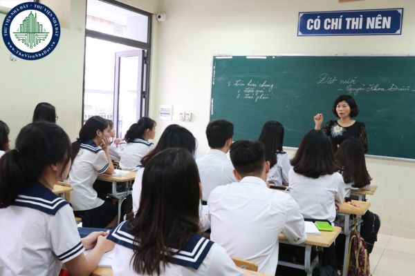Chuẩn nghề nghiệp giáo viên THCS là gì? Tiêu chuẩn để đạt chuẩn nghề nghiệp giáo viên THCS về phẩm chất như thế nào?