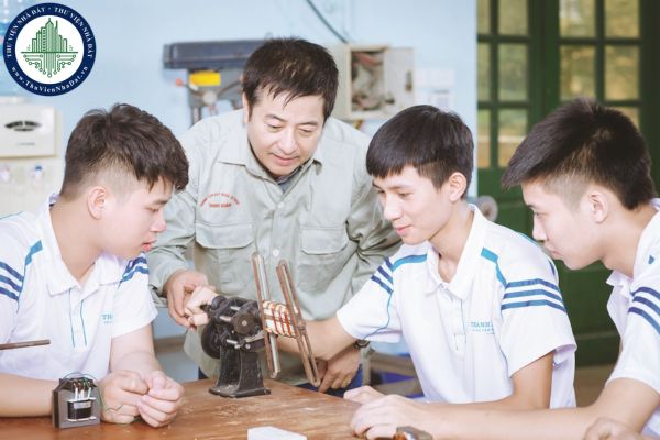 Giáo viên giáo dục nghề nghiệp cao cấp có phải thực tập tại doanh nghiệp hay không?