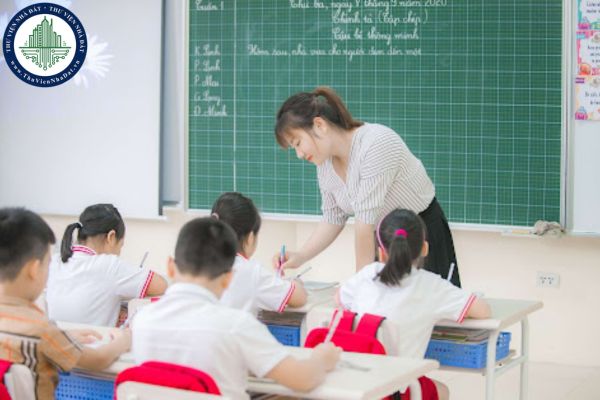 Giáo viên tiểu học phải có hành vi ứng xử, trang phục như thế nào cho đúng với quy định?