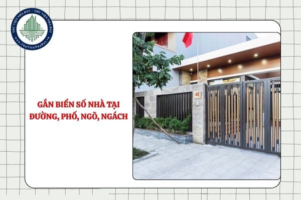 Nhà có hàng rào sát hè, lòng đường thì biển số nhà được gắn ở đâu?