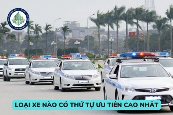 Loại xe nào có thứ tự ưu tiên cao nhất khi tham gia giao thông tại Việt Nam? Xe ô tô vượt xe ưu tiên đang tham gia giao thông bị phạt bao nhiêu tiền? 