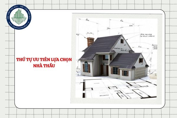 Thứ tự ưu tiên lựa chọn nhà thầu khi kết quả đánh giá ngang nhau trong đấu thầu qua mạng và không qua mạng từ 04/8/2025?