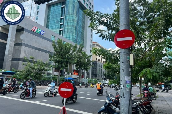 49 loại biển báo cấm từ năm 2025? Hình ảnh biển báo cấm? Mức xử phạt xe gắn máy rẽ phải tại nơi có biển báo cấm rẽ phải theo Nghị định 168?