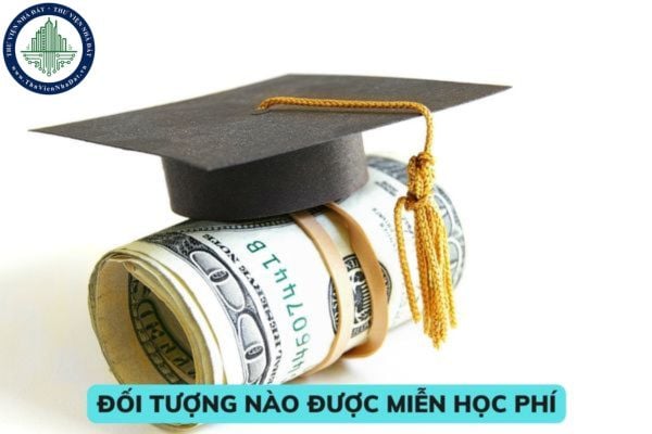 Năm 2023 những đối tượng nào được miễn học phí? Hồ sơ thực hiện miễn giảm học phí gồm có những văn bản nào? 