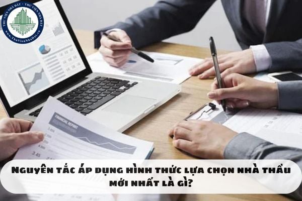 Nguyên tắc áp dụng hình thức lựa chọn nhà thầu mới nhất là gì?