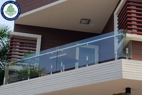 Những lưu ý khi thiết kế lan can ban công bằng kính