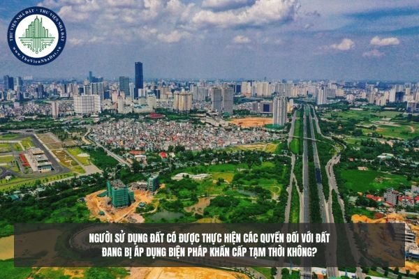 Người sử dụng đất có được thực hiện các quyền đối với đất đang bị áp dụng biện pháp khẩn cấp tạm thời không?