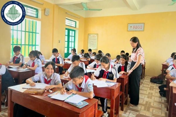 8 nhiệm vụ và 7 quyền lợi của nhân viên trường trung học cơ sở ra sao?